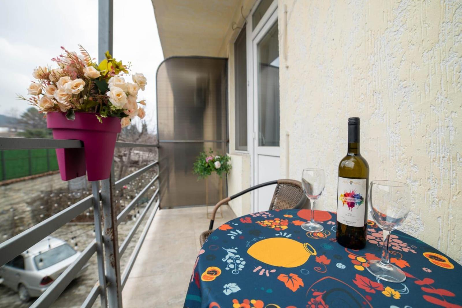 Guest House Kavkasioni 33 Телави Екстериор снимка
