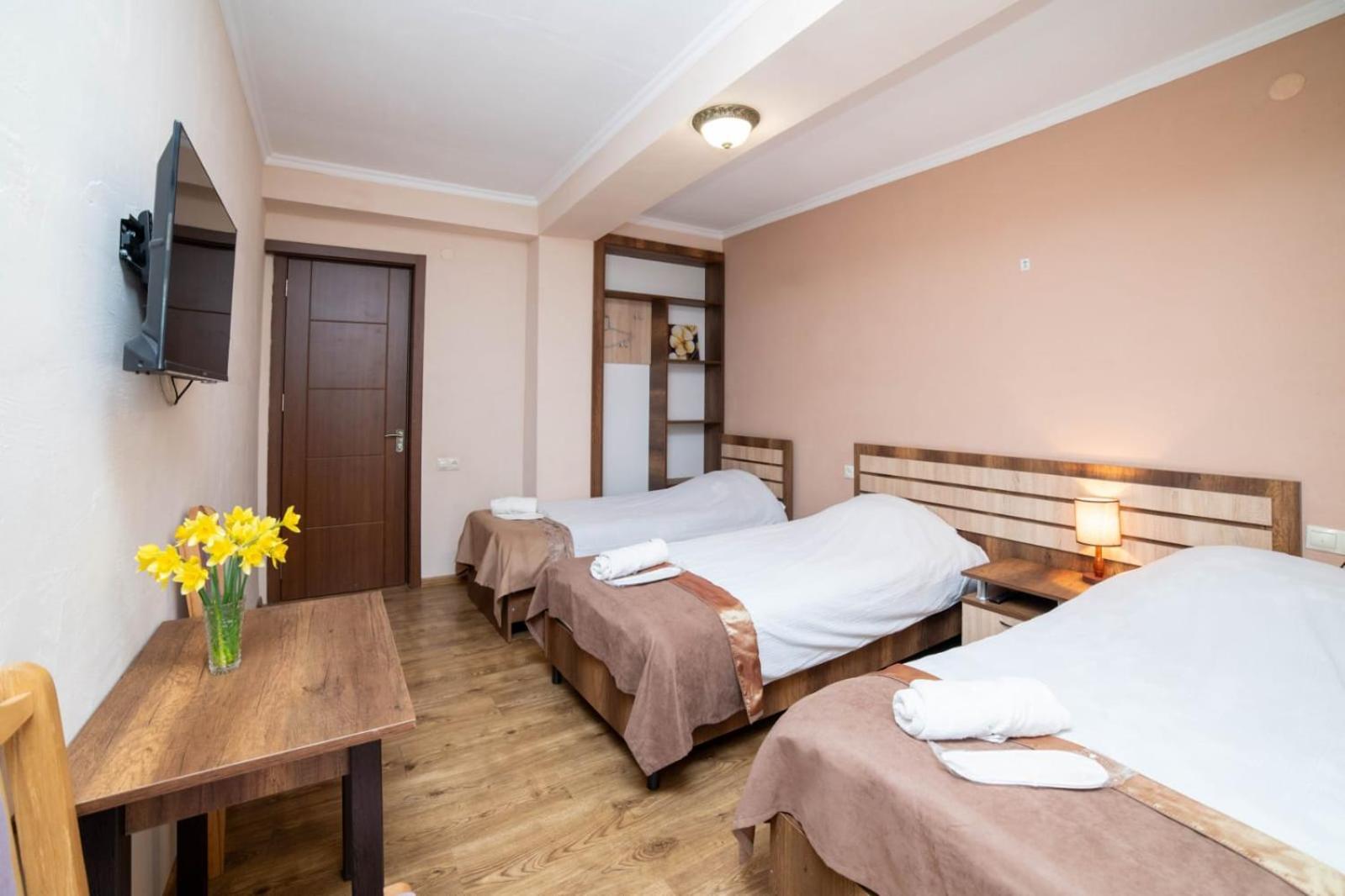 Guest House Kavkasioni 33 Телави Екстериор снимка