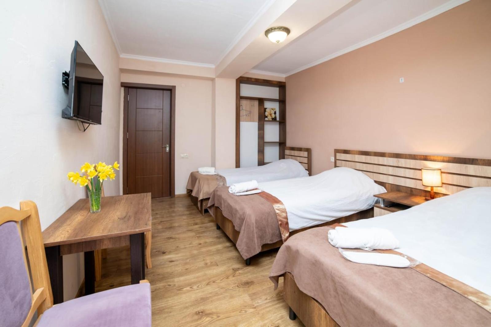 Guest House Kavkasioni 33 Телави Екстериор снимка
